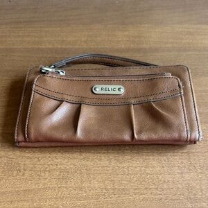 Relic Y2K Tan Women's Clutch Wristlet
